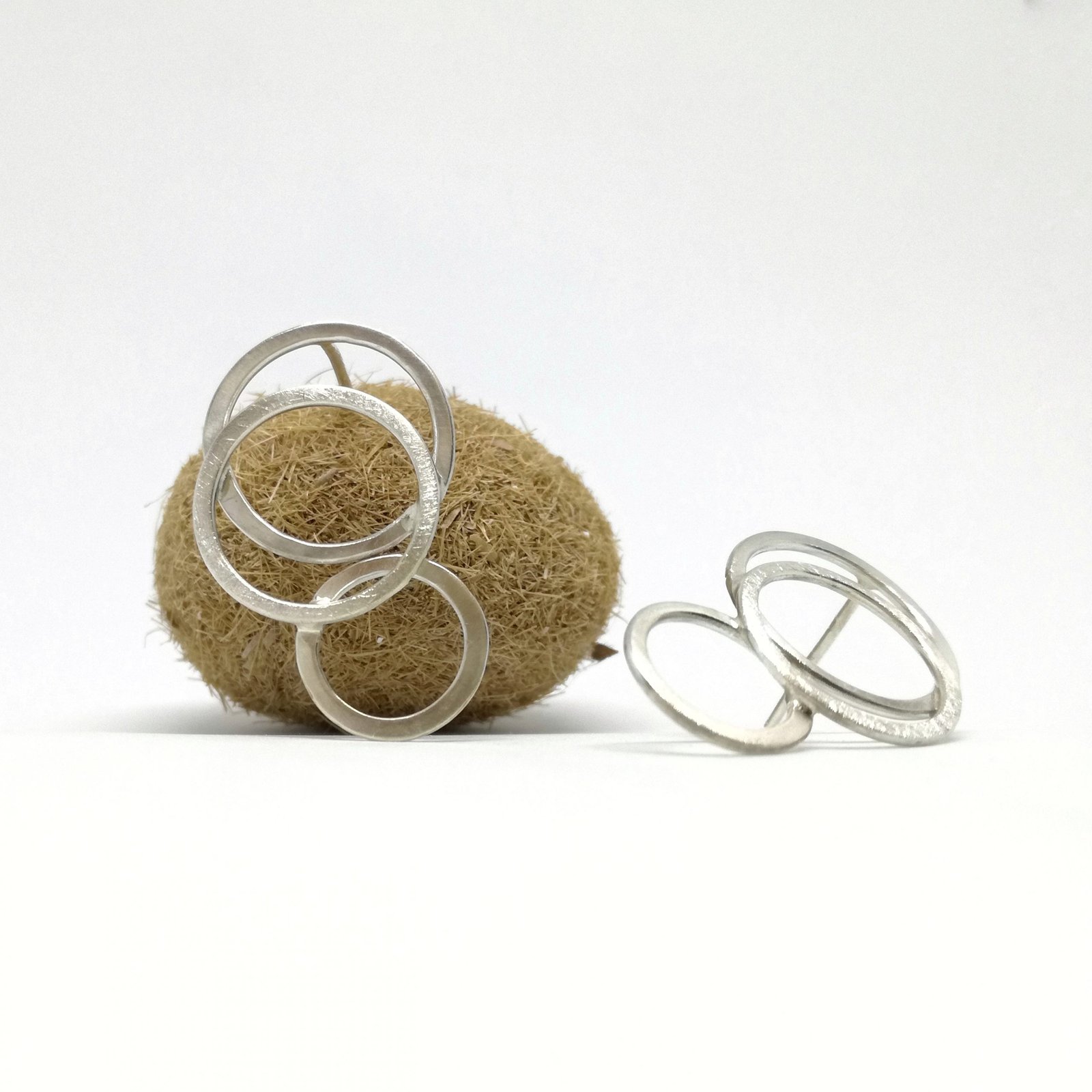 Pendientes geométricos de plata de ley