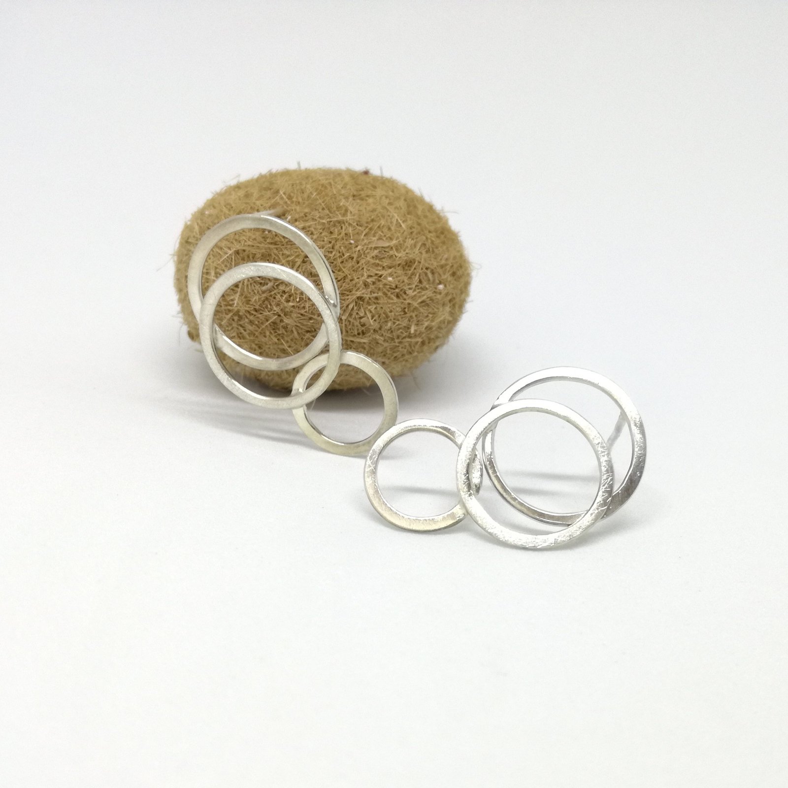 Pendientes geométricos de plata de ley