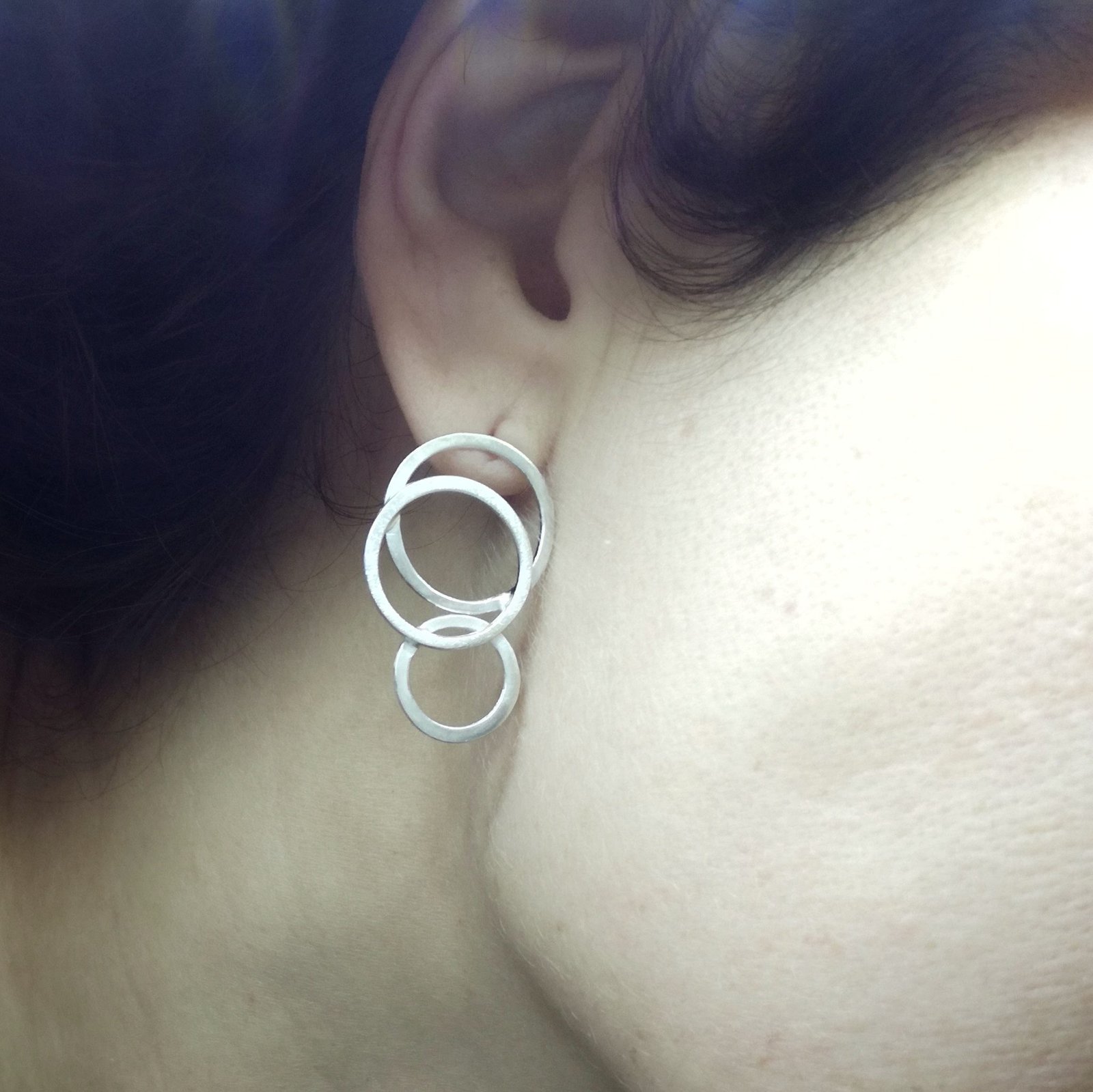 Pendientes geométricos de plata de ley