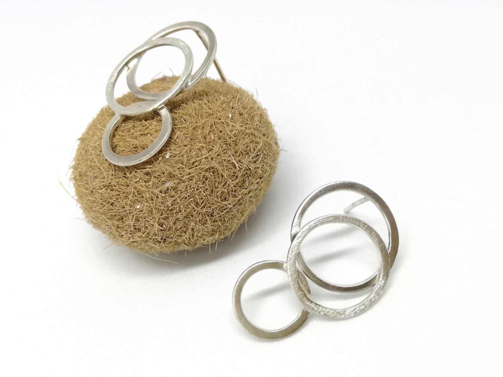 Pendientes geométricos de plata de ley